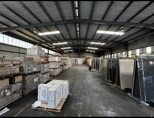 1,273M² WAREHOUSE FOR SALE IN AIRPORT INDUSTRIA